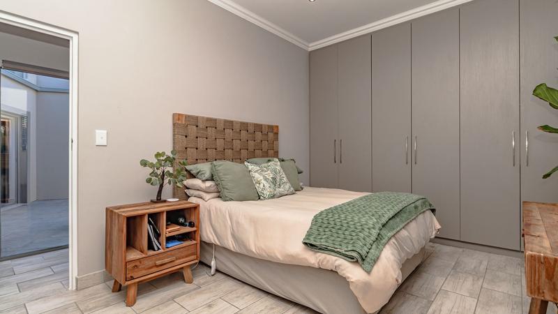 6 Bedroom Property for Sale in Outeniqua Strand Western Cape